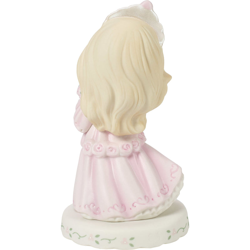 Girl In Tiara w Bouquet 16 Fig