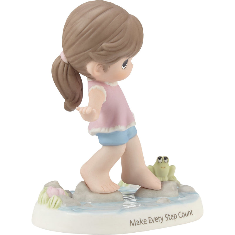 Girl Walking Stream Fig-Brun