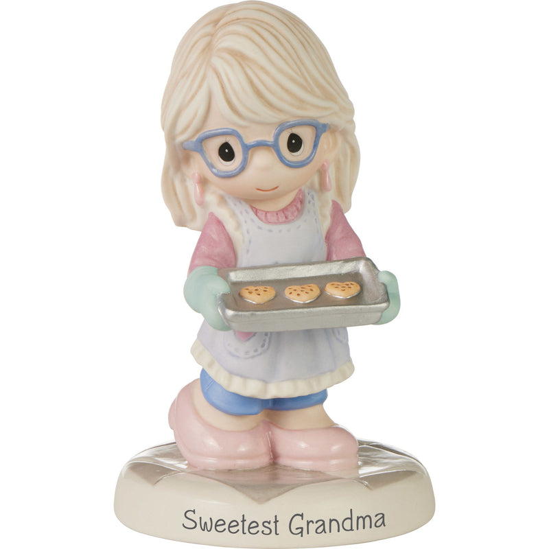 Grandma with Cookie Tray Fig