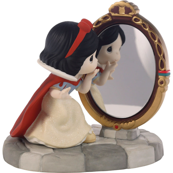 Snow White With Mirror Fig