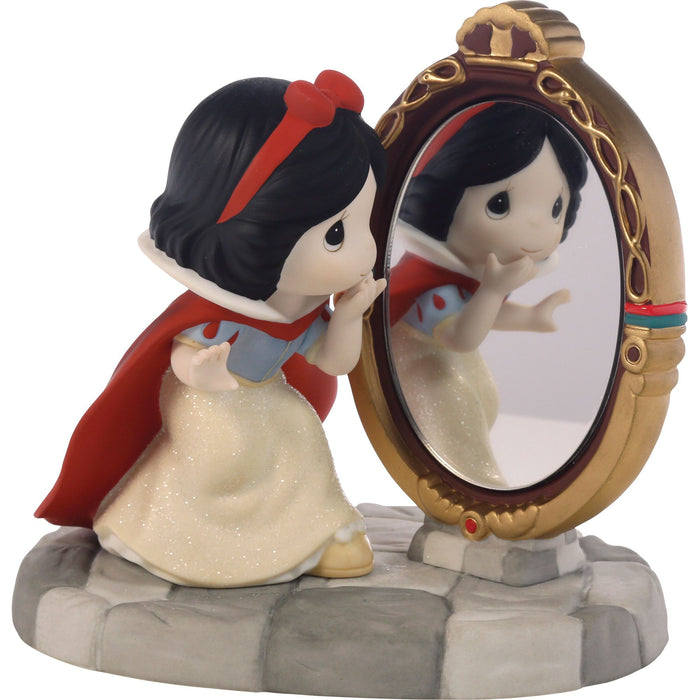 Snow White With Mirror Fig