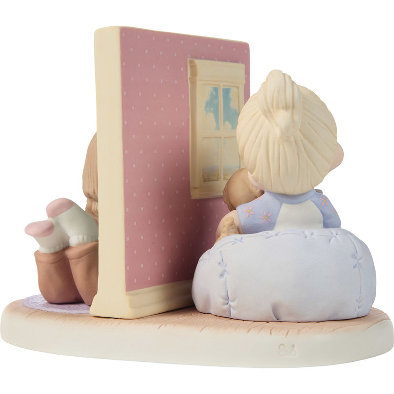 2 Girls Talking on Phone Fig
