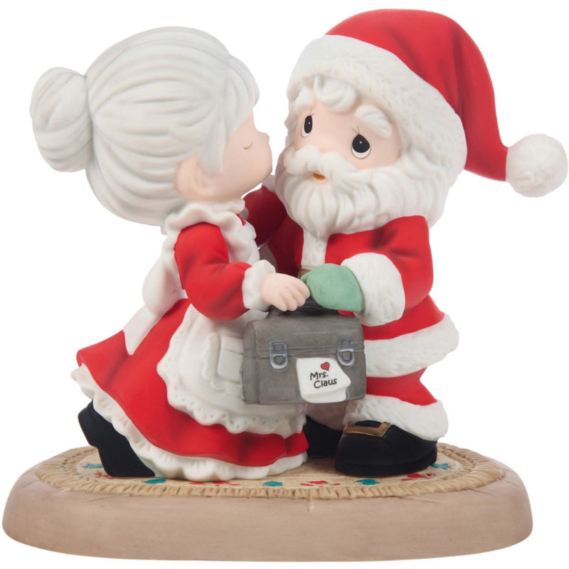 Santa & Mrs. Claus Kissing Fig