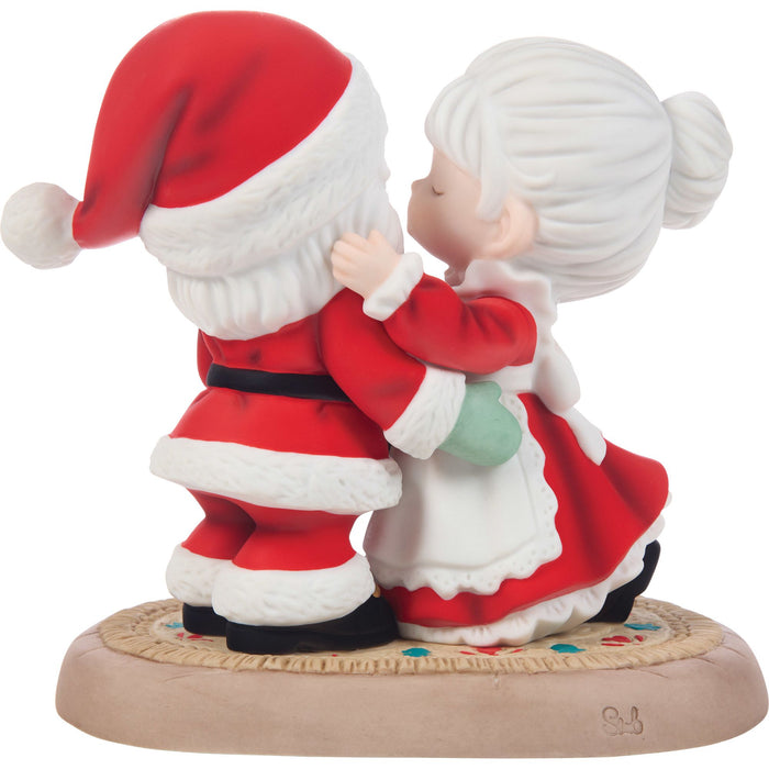 Santa & Mrs. Claus Kissing Fig