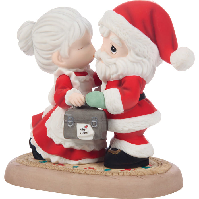 Santa & Mrs. Claus Kissing Fig