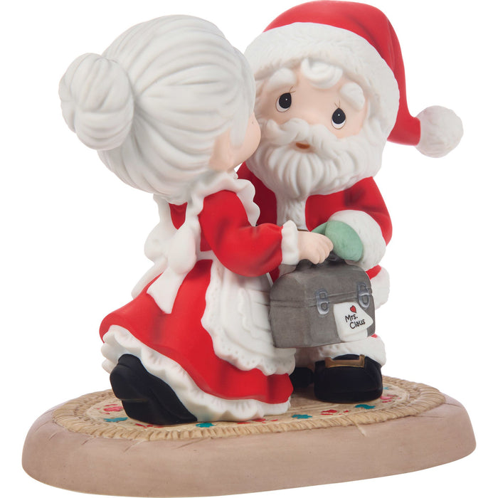 Santa & Mrs. Claus Kissing Fig