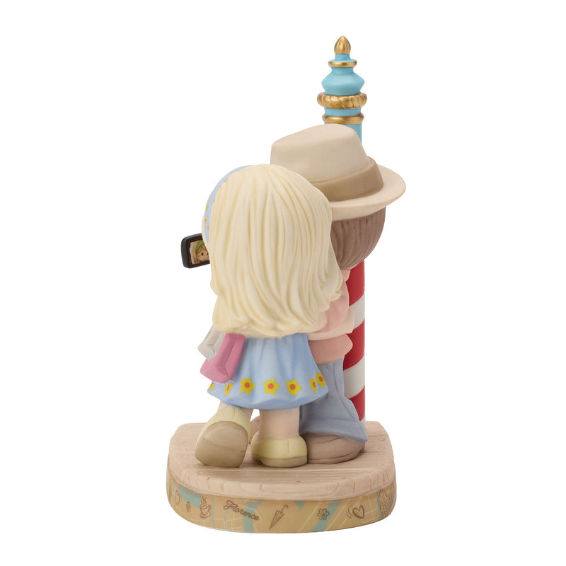 Italy Couple Figurine
