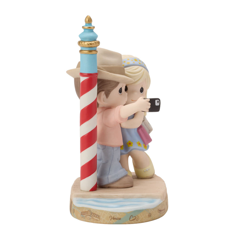 Italy Couple Figurine
