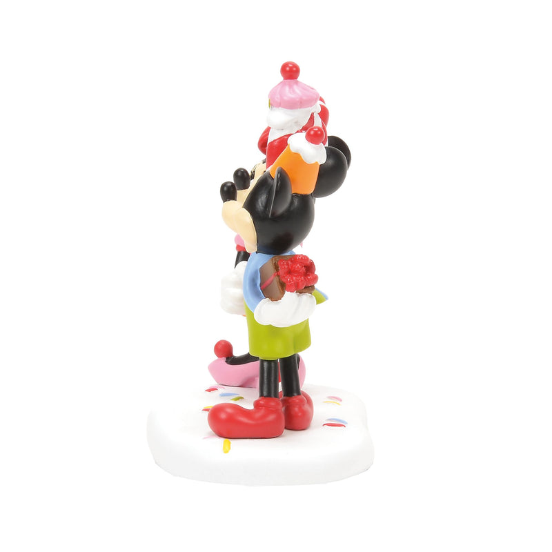 Mickey & Minnie Share A Treat