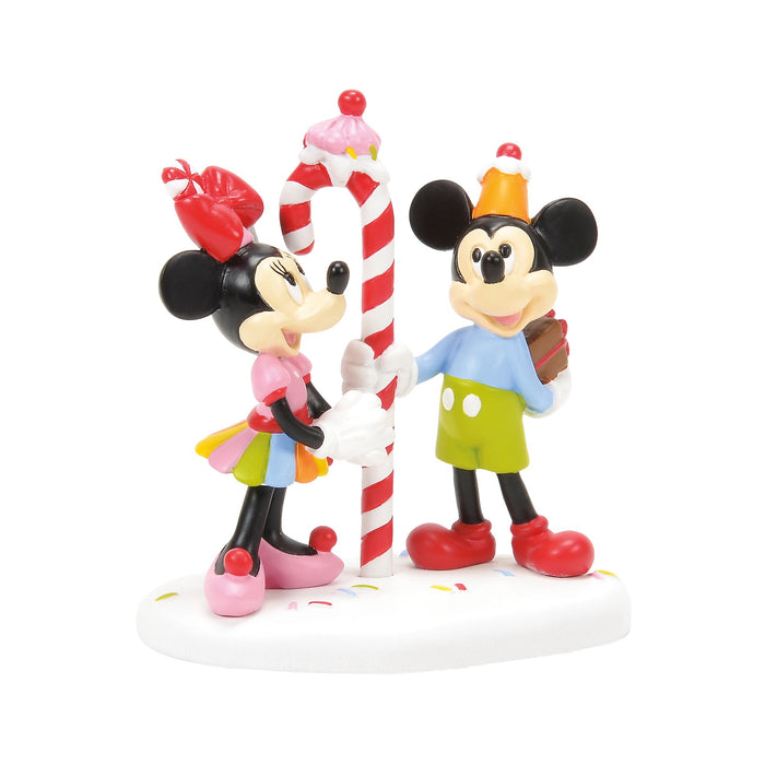 Mickey & Minnie Share A Treat