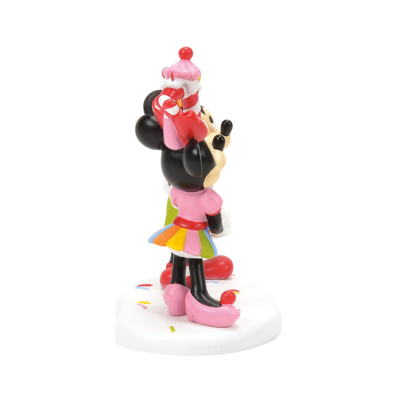 Mickey & Minnie Share A Treat