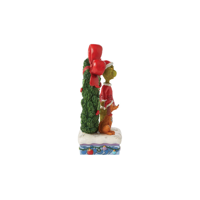 Grinch & Max in Wreath Fig