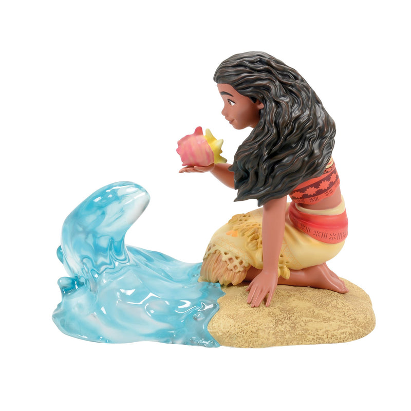 Moana with wave