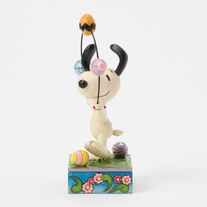 Snoopy Juggling Eggs