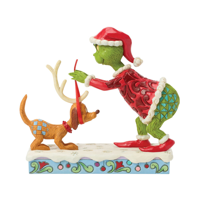 Grinch Tying Antlers Max Fig